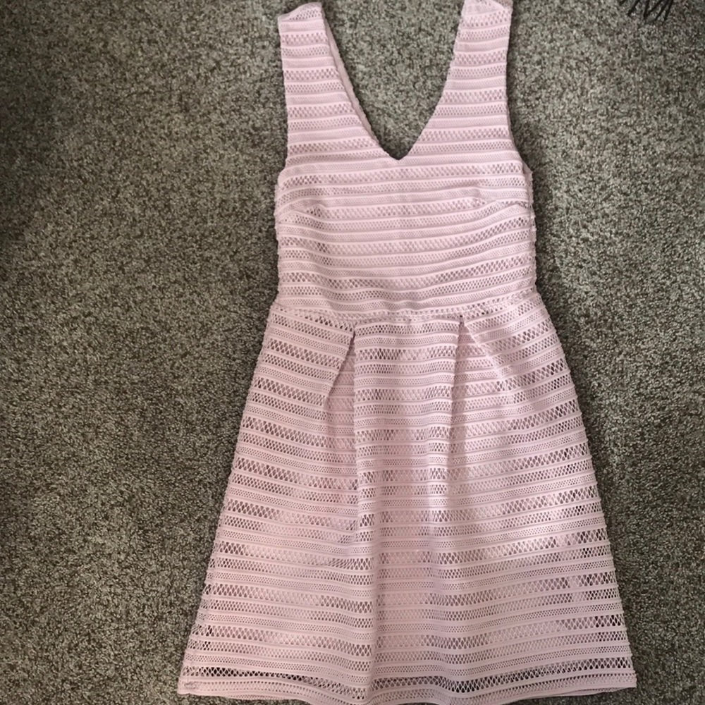 Worn once• Blush pink classy dress w/ a little sass 💖 Size XS but has stretch!